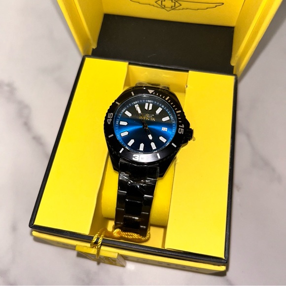 Pro Diver Men
Model 46320 - Men's Watch Quartz - Picture 5 of 7